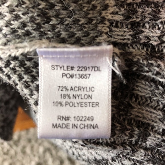 Skies are Blue gray Leopard print knit sweater in size L - Picture 4 of 7